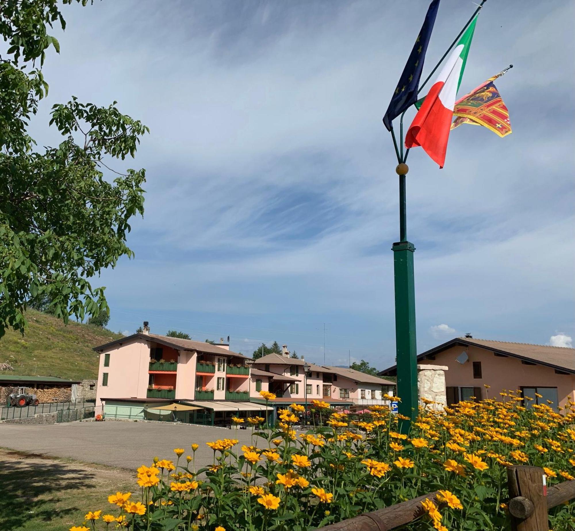 Hotel Edelweiss San Zeno di Montagna Exterior foto